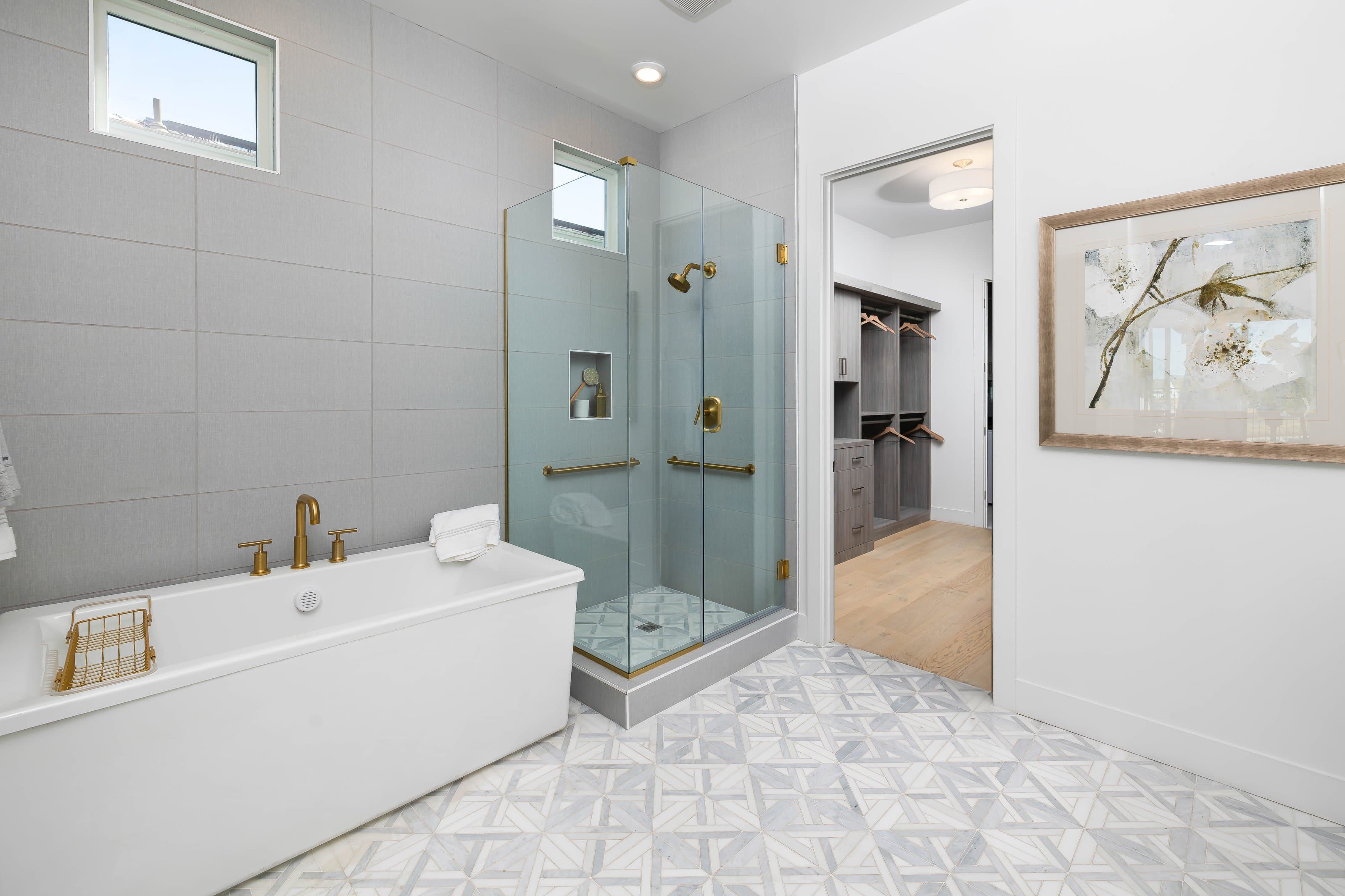 Mitered corner detail on frameless shower